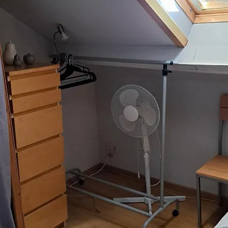 Nouvel Tres Confortable Avec Cuisine Et Frigo Lägenhet Anhée